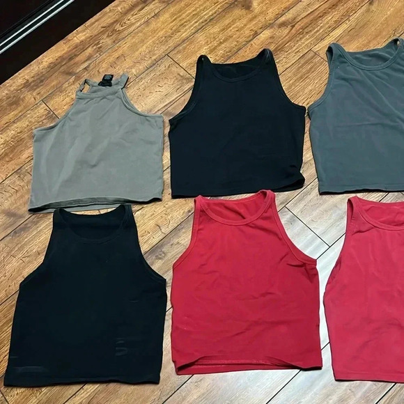 8Cropped tank tops - Picture 2 of 3